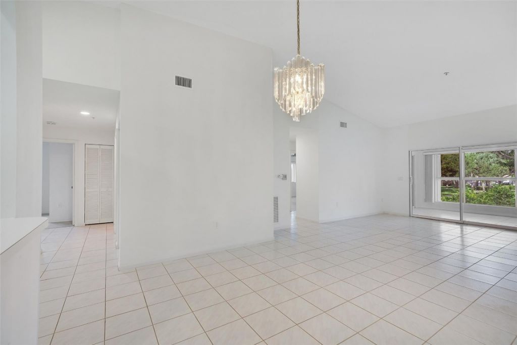 5876 Regal Glen Drive, Unit 201, Boynton Beach, FL 33437 Photo