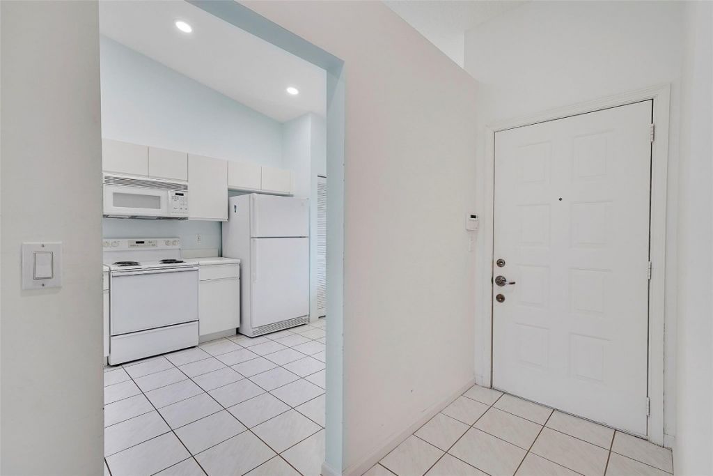 5876 Regal Glen Drive, Unit 201, Boynton Beach, FL 33437 Photo