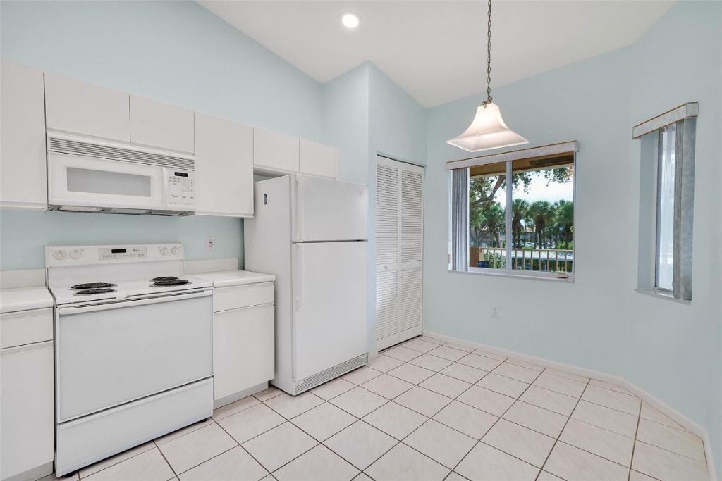 5876 Regal Glen Drive, Unit 201, Boynton Beach, FL 33437 Photo