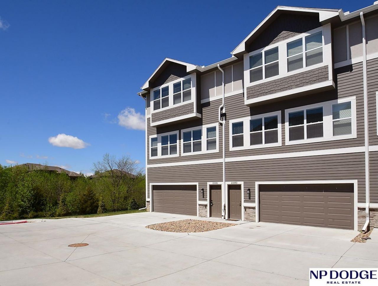20882 S Court, Omaha, NE 68022