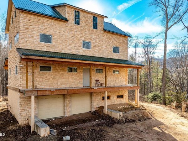 324 Allen Snyder Road, Trade, TN 37691