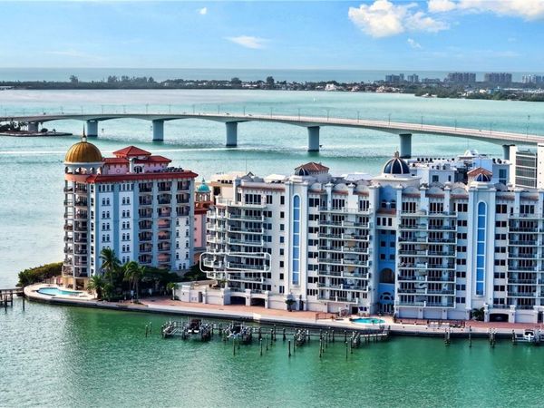 464 GOLDEN GATE POINT, Unit 304, SARASOTA, FL 34236