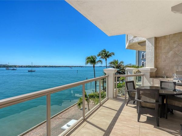 464 GOLDEN GATE POINT, Unit 304, SARASOTA, FL 34236