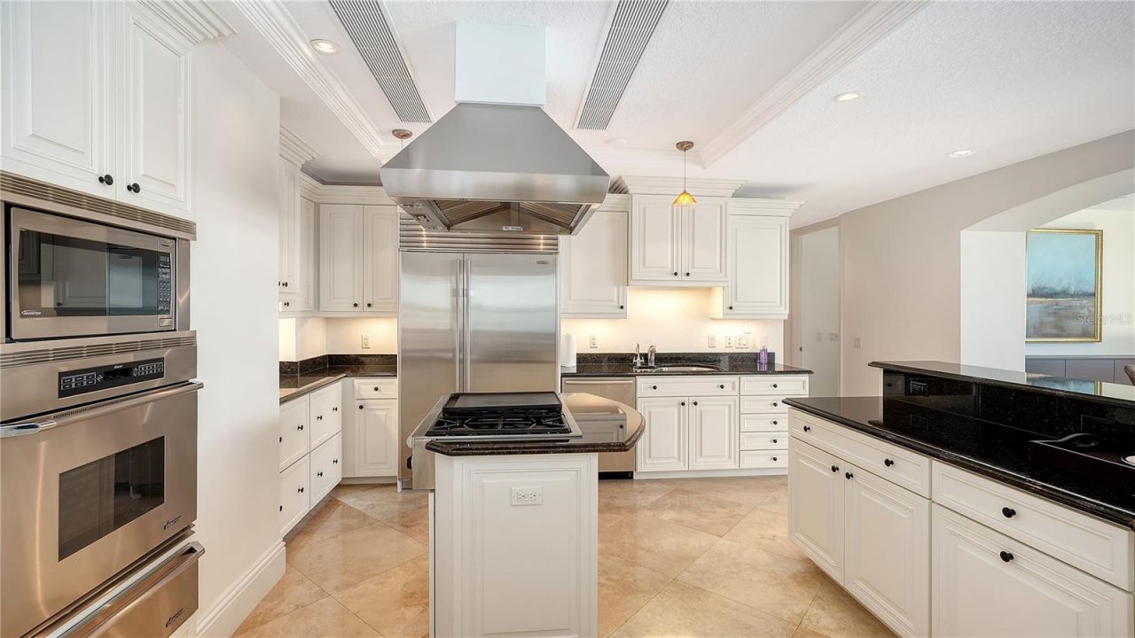 464 Golden Gate Point, Unit 304, Sarasota, FL 34236 Photo