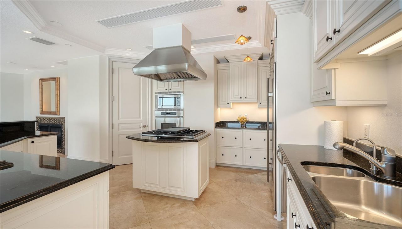 464 Golden Gate Point, Unit 304, Sarasota, FL 34236 Photo