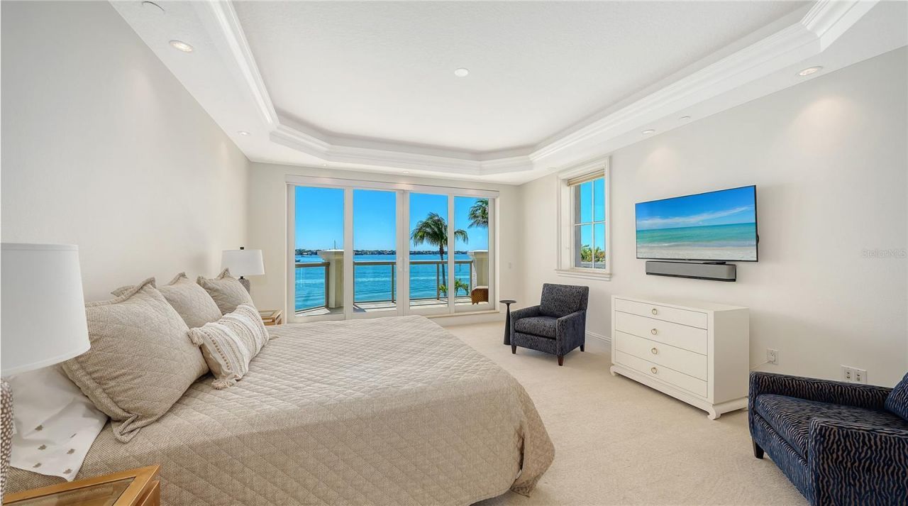 464 Golden Gate Point, Unit 304, Sarasota, FL 34236 Photo