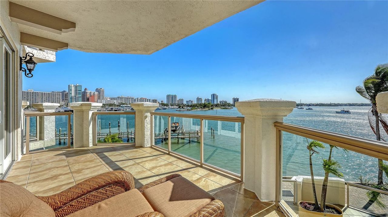 464 Golden Gate Point, Unit 304, Sarasota, FL 34236 Photo