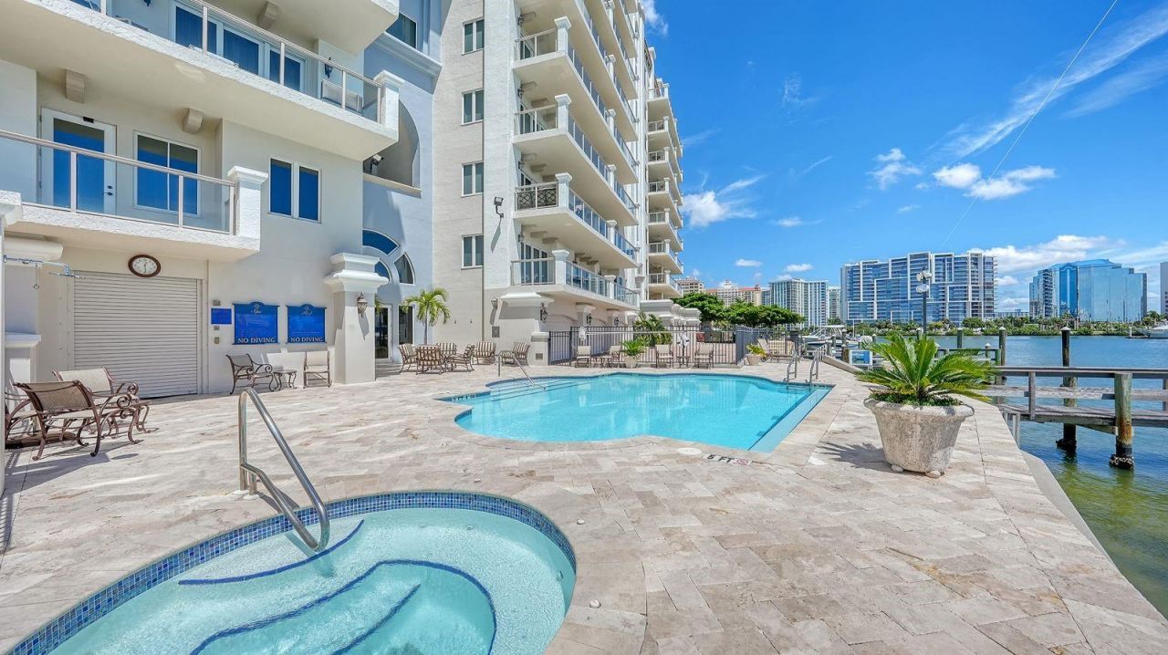 464 Golden Gate Point, Unit 304, Sarasota, FL 34236 Photo