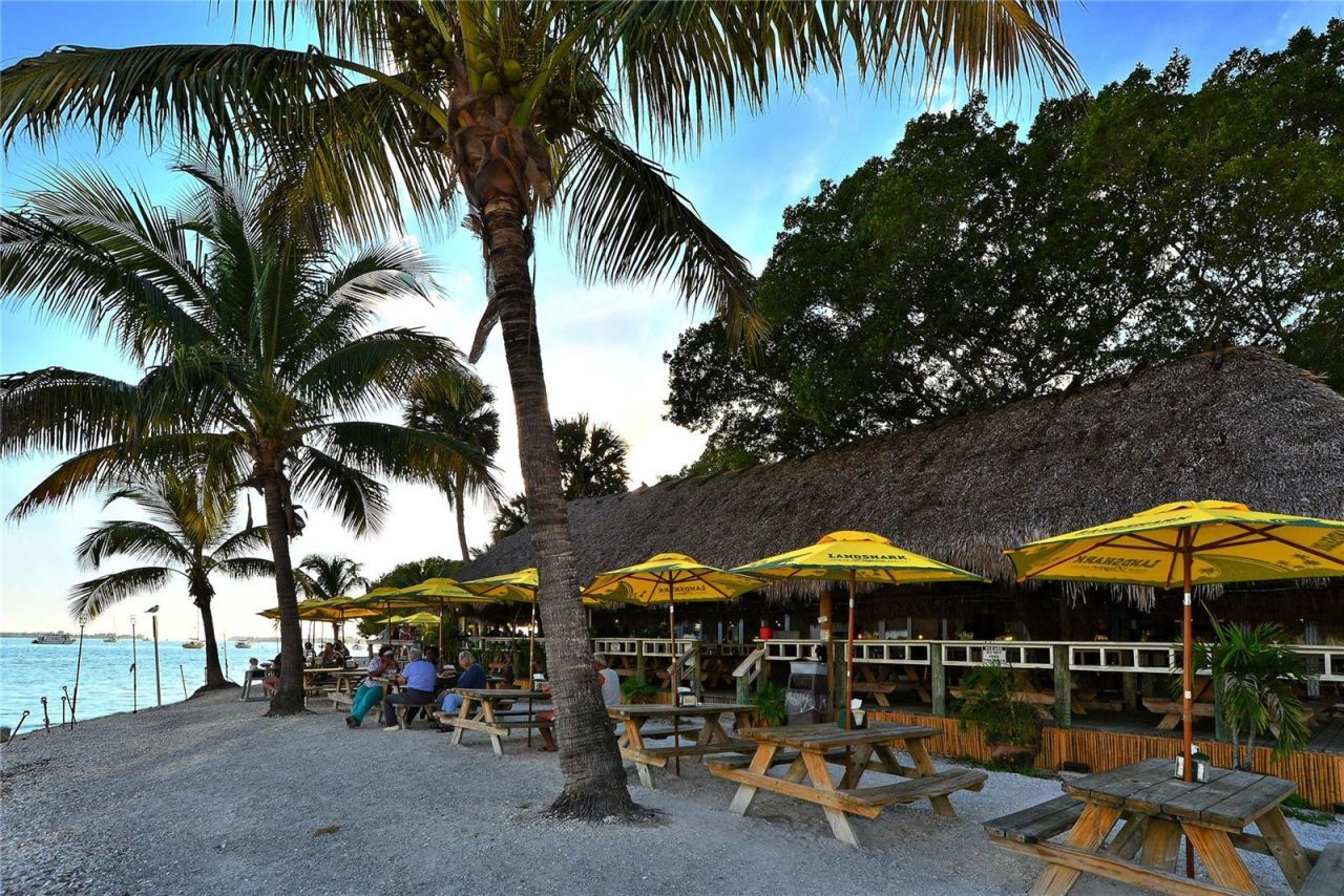 464 Golden Gate Point, Unit 304, Sarasota, FL 34236 Photo