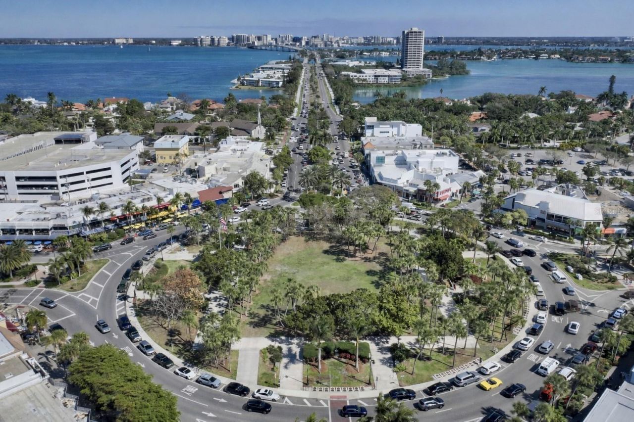 464 Golden Gate Point, Unit 304, Sarasota, FL 34236 Photo