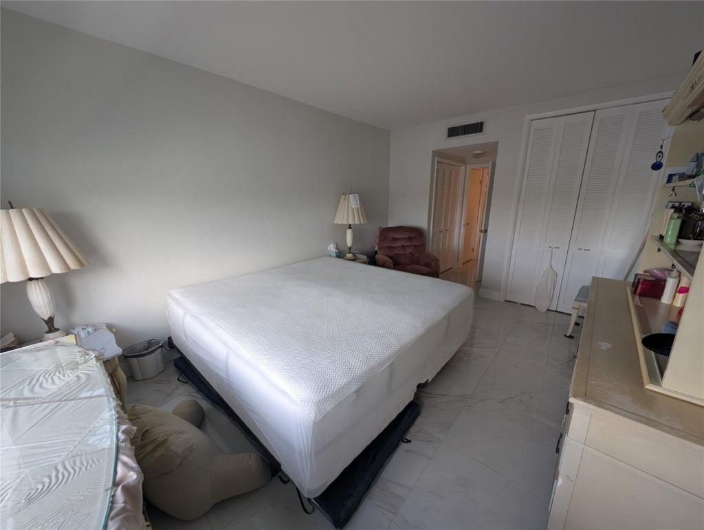 3209 S Ocean Drive, Unit 4E, Hallandale Beach, FL 33009 Photo