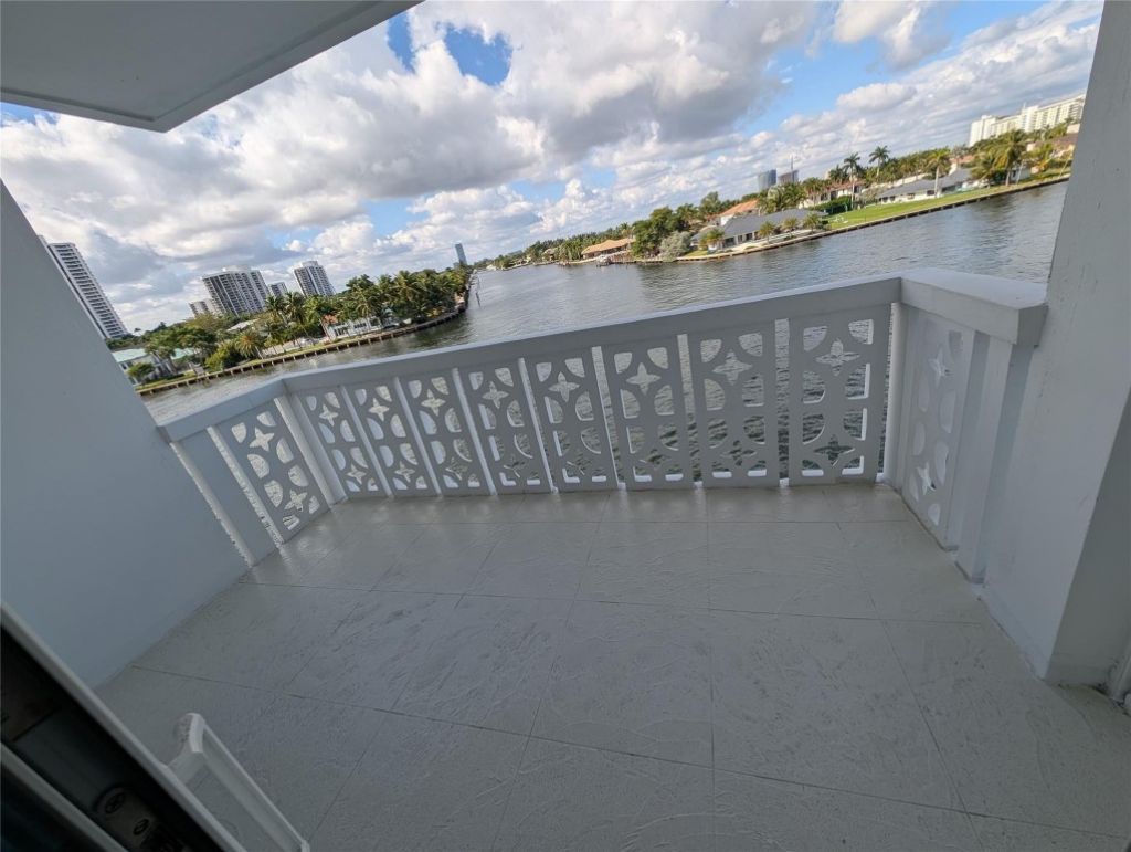 3209 S Ocean Drive, Unit 4E, Hallandale Beach, FL 33009 Photo