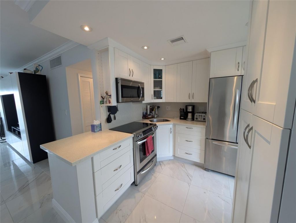 3209 S Ocean Drive, Unit 4E, Hallandale Beach, FL 33009 Photo