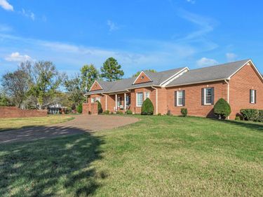 161 Graystone Dr, Gallatin, TN 37066