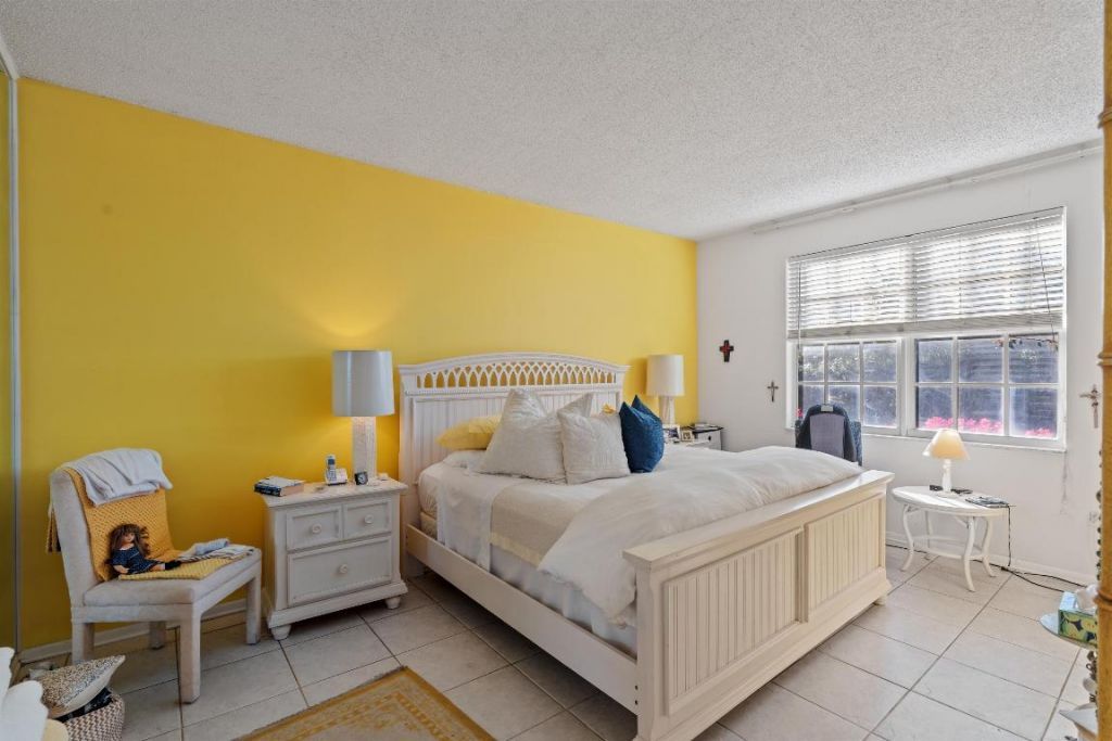 127 Peruvian Avenue, Unit 202, Palm Beach, FL 33480 Photo