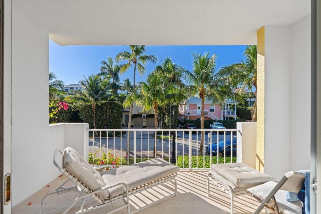 127 Peruvian Avenue, Unit 202, Palm Beach, FL 33480 Photo