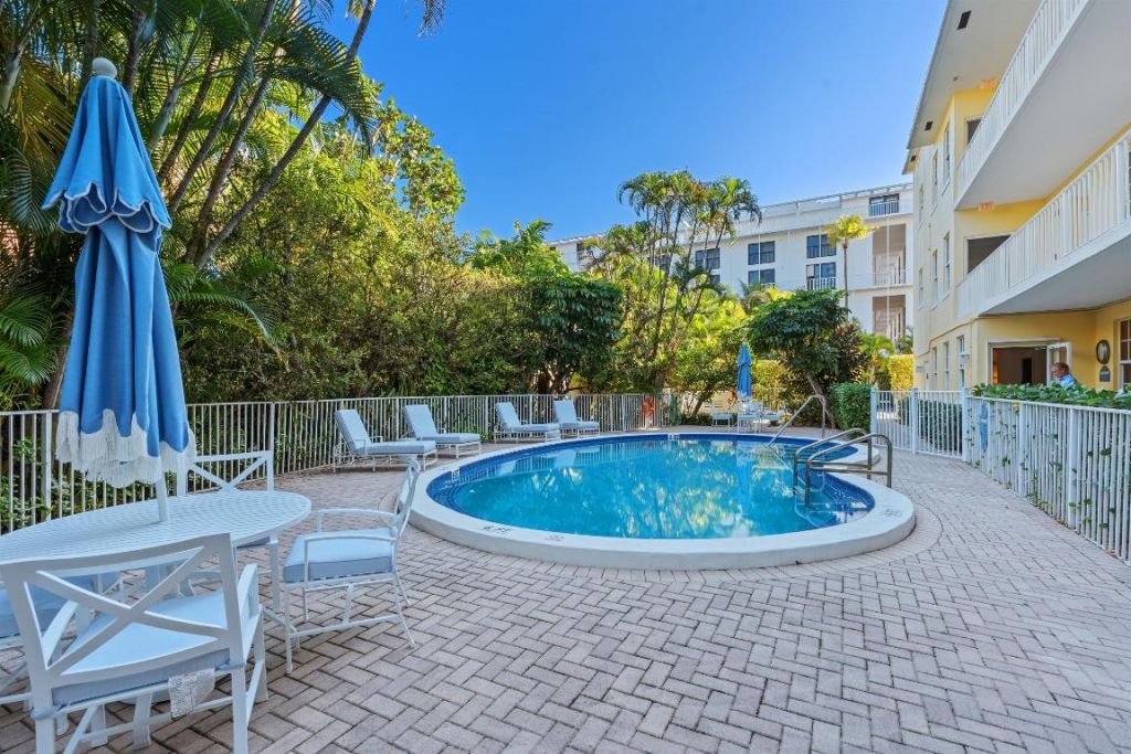 127 Peruvian Avenue, Unit 202, Palm Beach, FL 33480 Photo