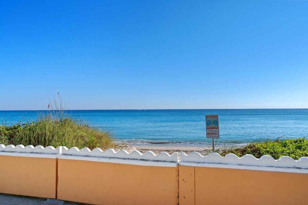 127 Peruvian Avenue, Unit 202, Palm Beach, FL 33480 Photo