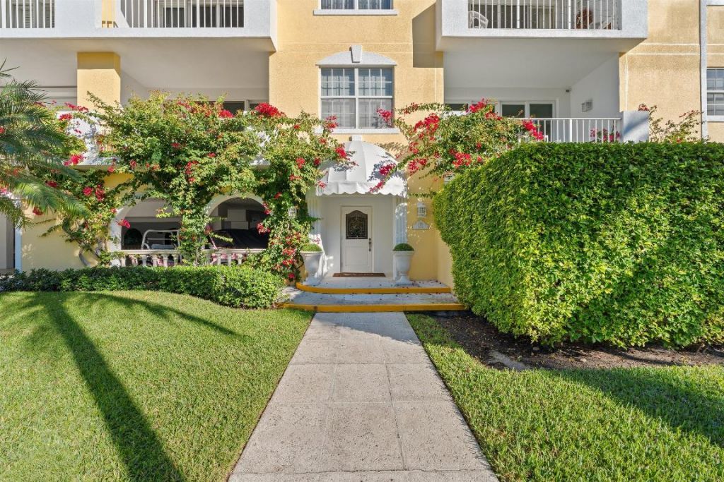 127 Peruvian Avenue, Unit 202, Palm Beach, FL 33480 Photo