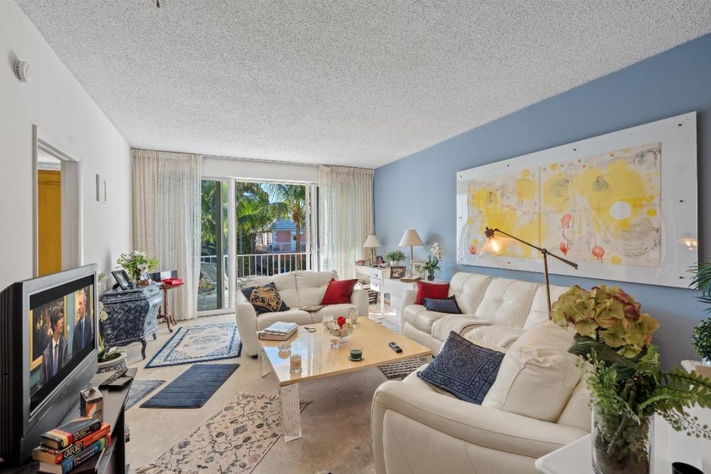 127 Peruvian Avenue, Unit 202, Palm Beach, FL 33480 Photo