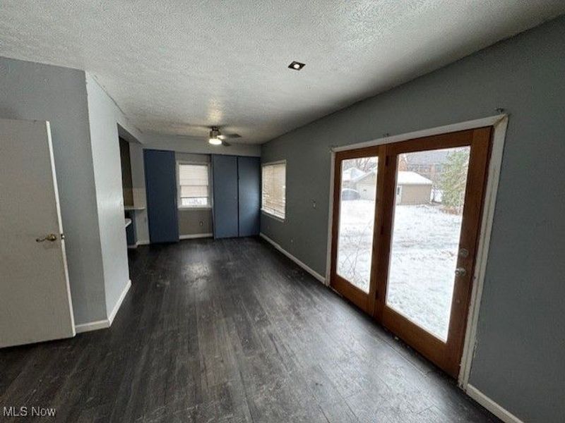 888 Roanoke Road, Cleveland, OH 44121 Photo 13