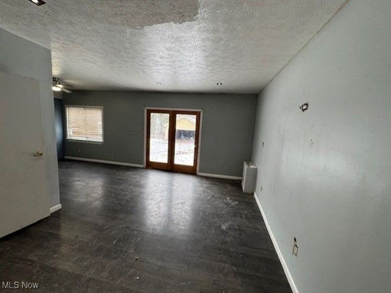 888 Roanoke Road, Cleveland, OH 44121 Photo 14