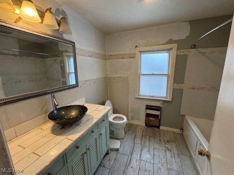 888 Roanoke Road, Cleveland, OH 44121 Photo 17