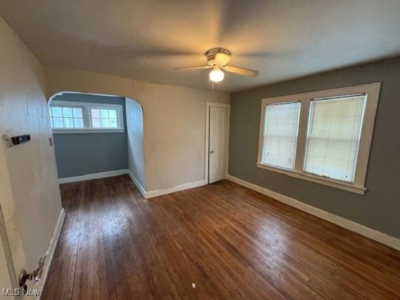 888 Roanoke Road, Cleveland, OH 44121 Photo 20