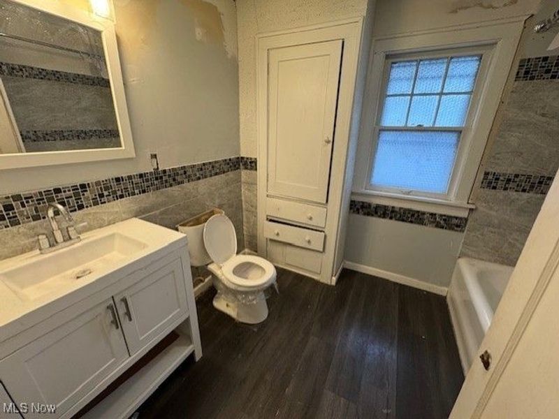 888 Roanoke Road, Cleveland, OH 44121 Photo 22