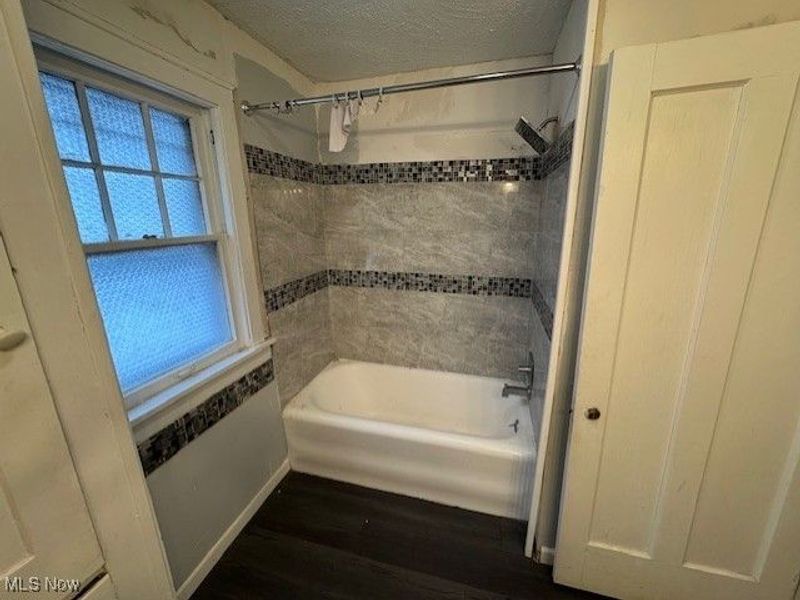 888 Roanoke Road, Cleveland, OH 44121 Photo 23