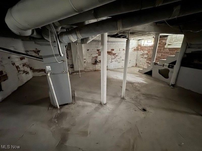 888 Roanoke Road, Cleveland, OH 44121 Photo 24