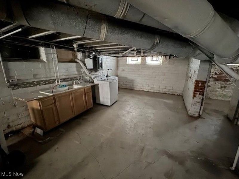 888 Roanoke Road, Cleveland, OH 44121 Photo 25