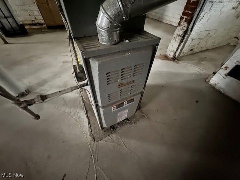 888 Roanoke Road, Cleveland, OH 44121 Photo 26