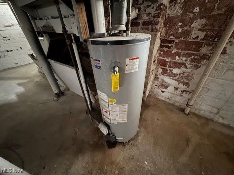 888 Roanoke Road, Cleveland, OH 44121 Photo 27