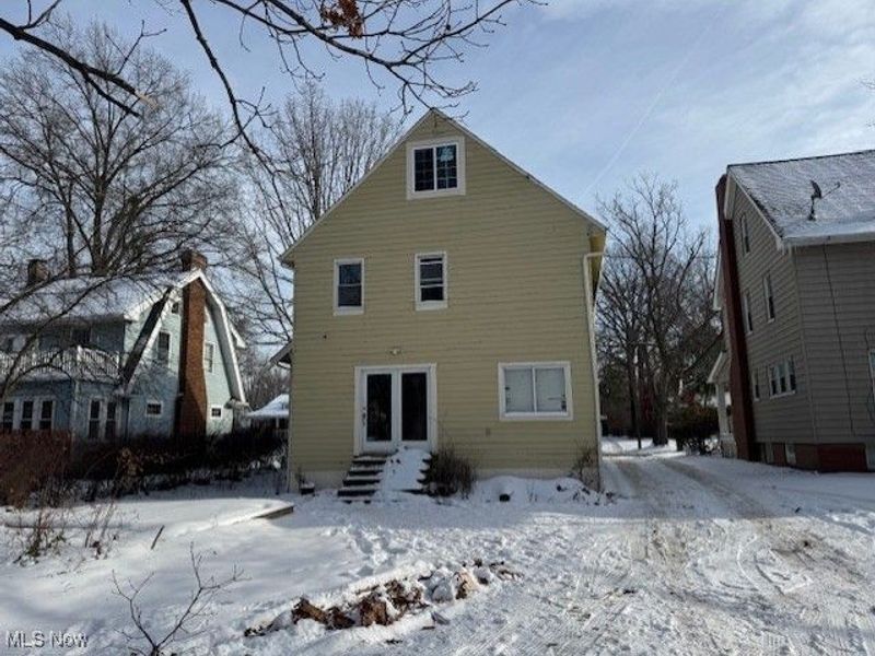 888 Roanoke Road, Cleveland, OH 44121 Photo 4