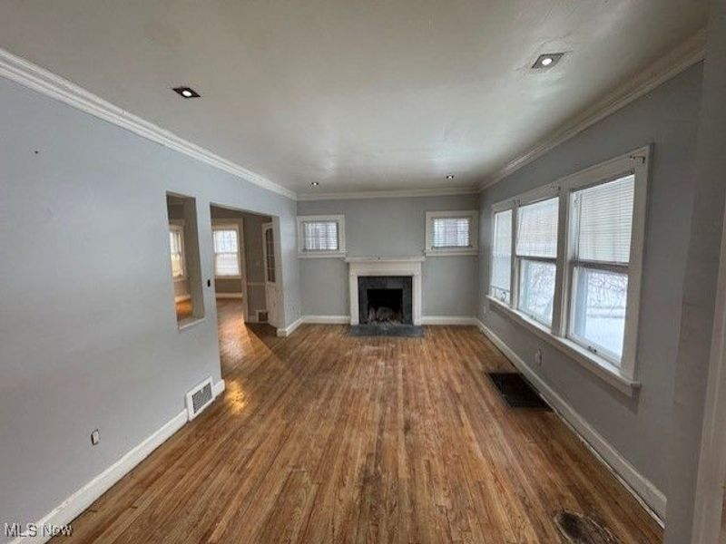 888 Roanoke Road, Cleveland, OH 44121 Photo 7