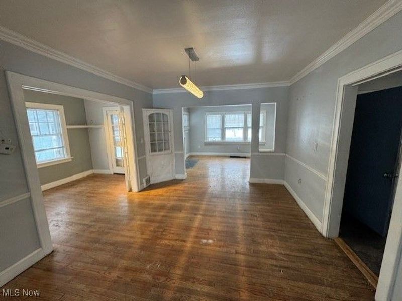 888 Roanoke Road, Cleveland, OH 44121 Photo 9