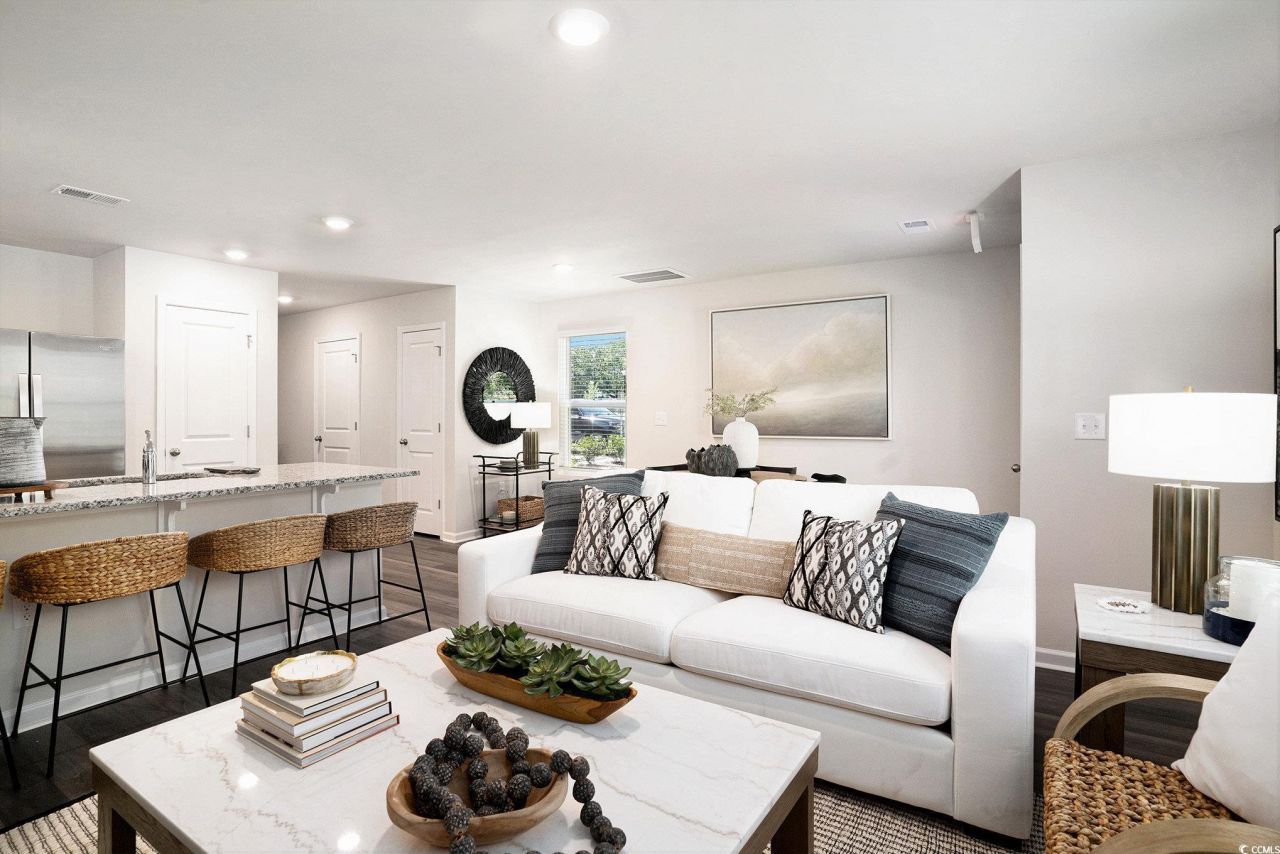 404 Gemstone Blvd Photo 6