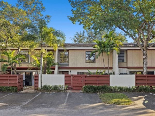3012 Willow Ln, Hollywood, FL 33021