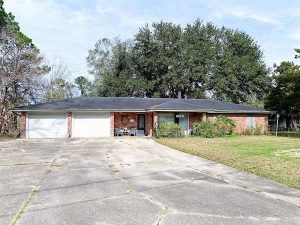 317 Patrick Dr, Schriever, LA 70395