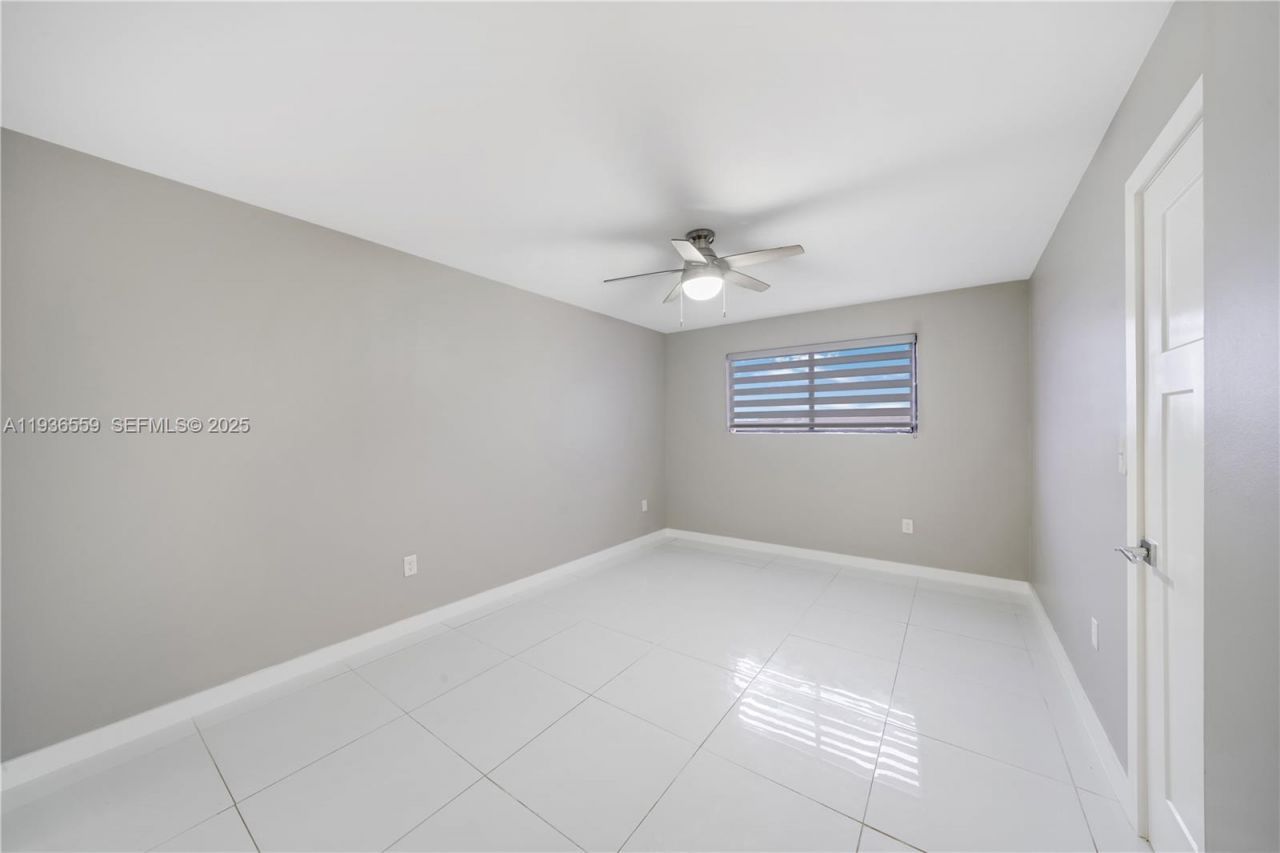 8095 NW 8th St, Unit 412, Miami, FL 33126 Photo