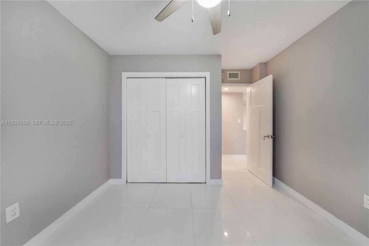 8095 NW 8th St, Unit 412, Miami, FL 33126 Photo