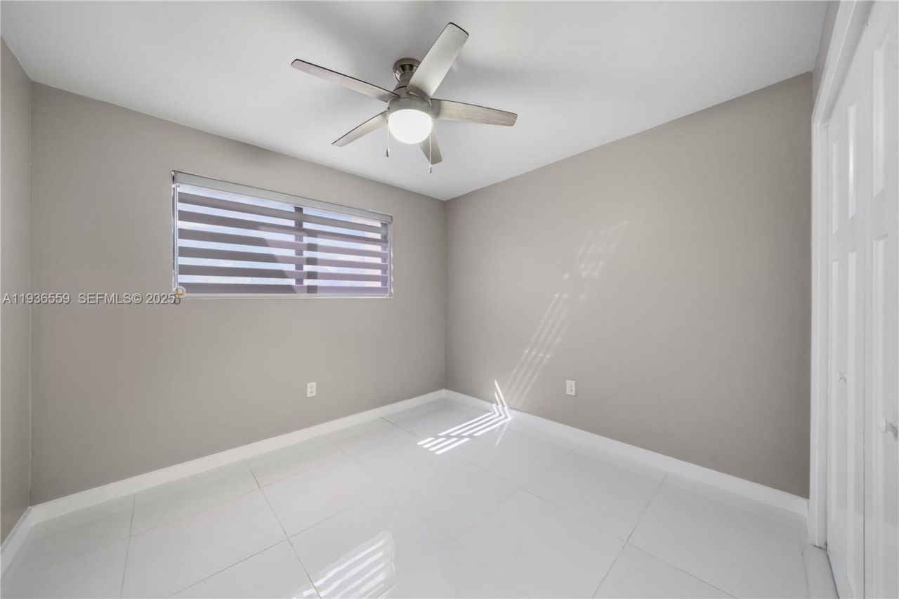 8095 NW 8th St, Unit 412, Miami, FL 33126 Photo
