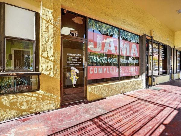 Restaurant/Cafeteria For Sale in The Heart of Font, Miami, FL 33172
