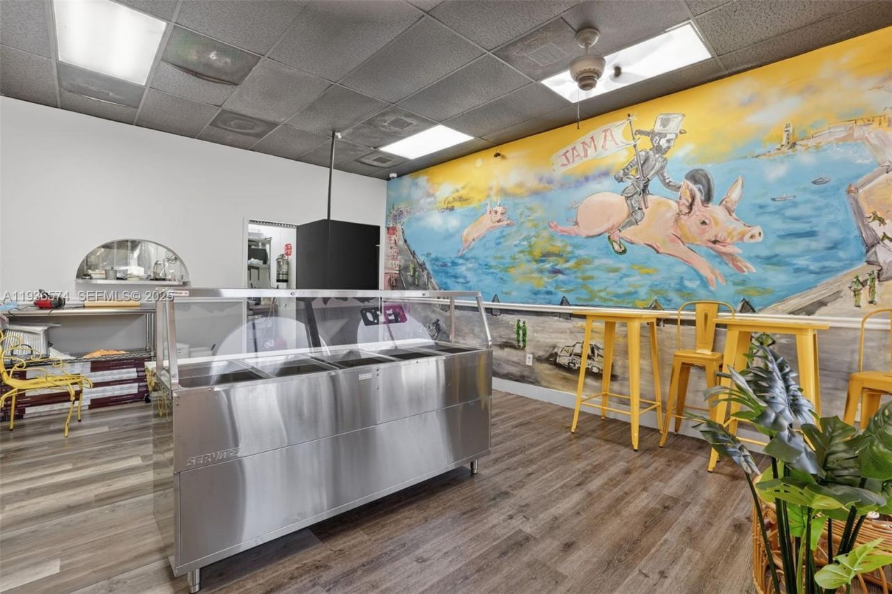 Restaurant/cafeteria For Sale In The Heart Of Font, Miami, FL 33172 Photo