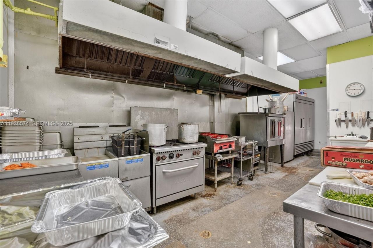 Restaurant/cafeteria For Sale In The Heart Of Font, Miami, FL 33172 Photo