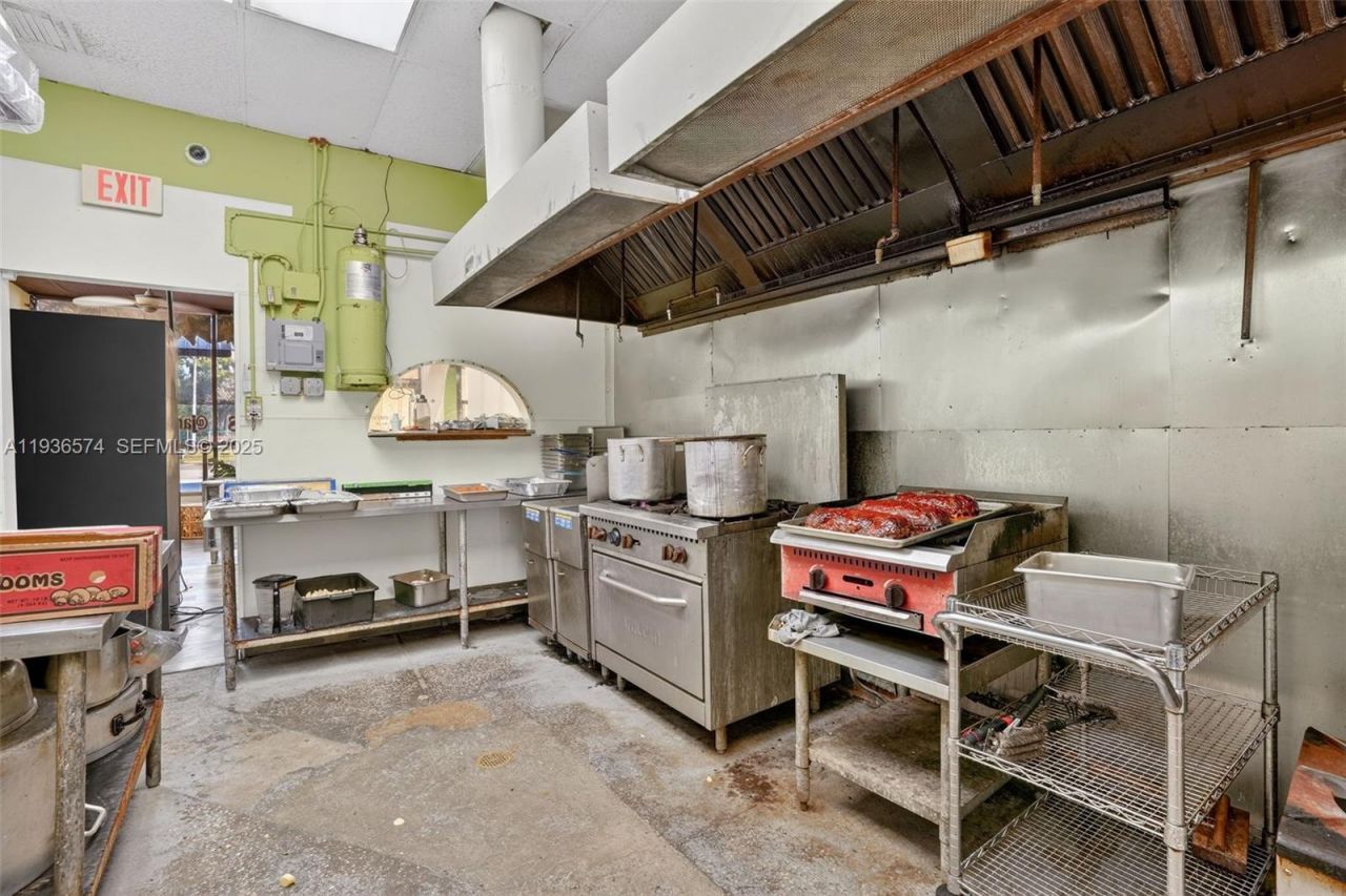Restaurant/cafeteria For Sale In The Heart Of Font, Miami, FL 33172 Photo
