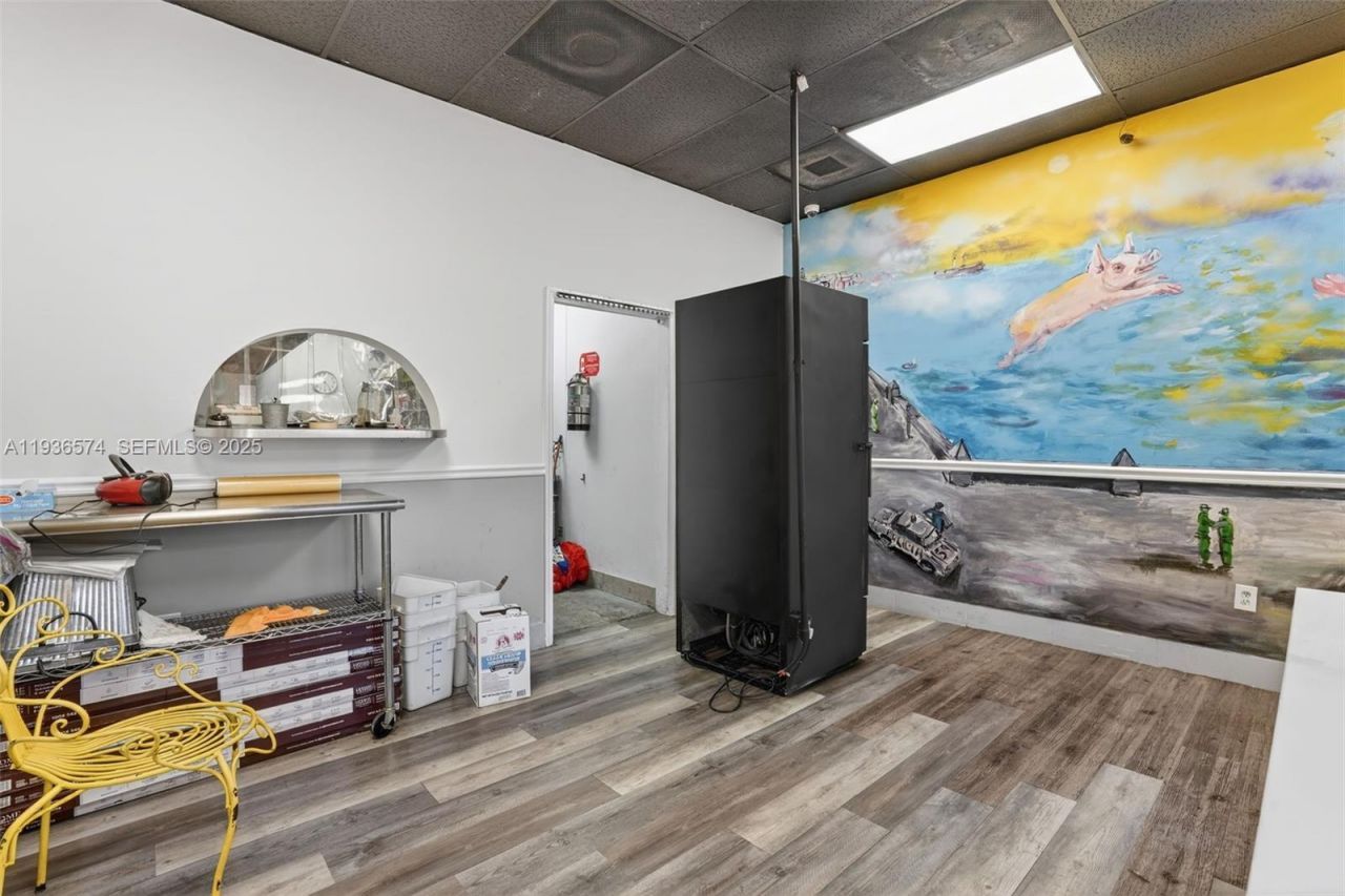 Restaurant/cafeteria For Sale In The Heart Of Font, Miami, FL 33172 Photo