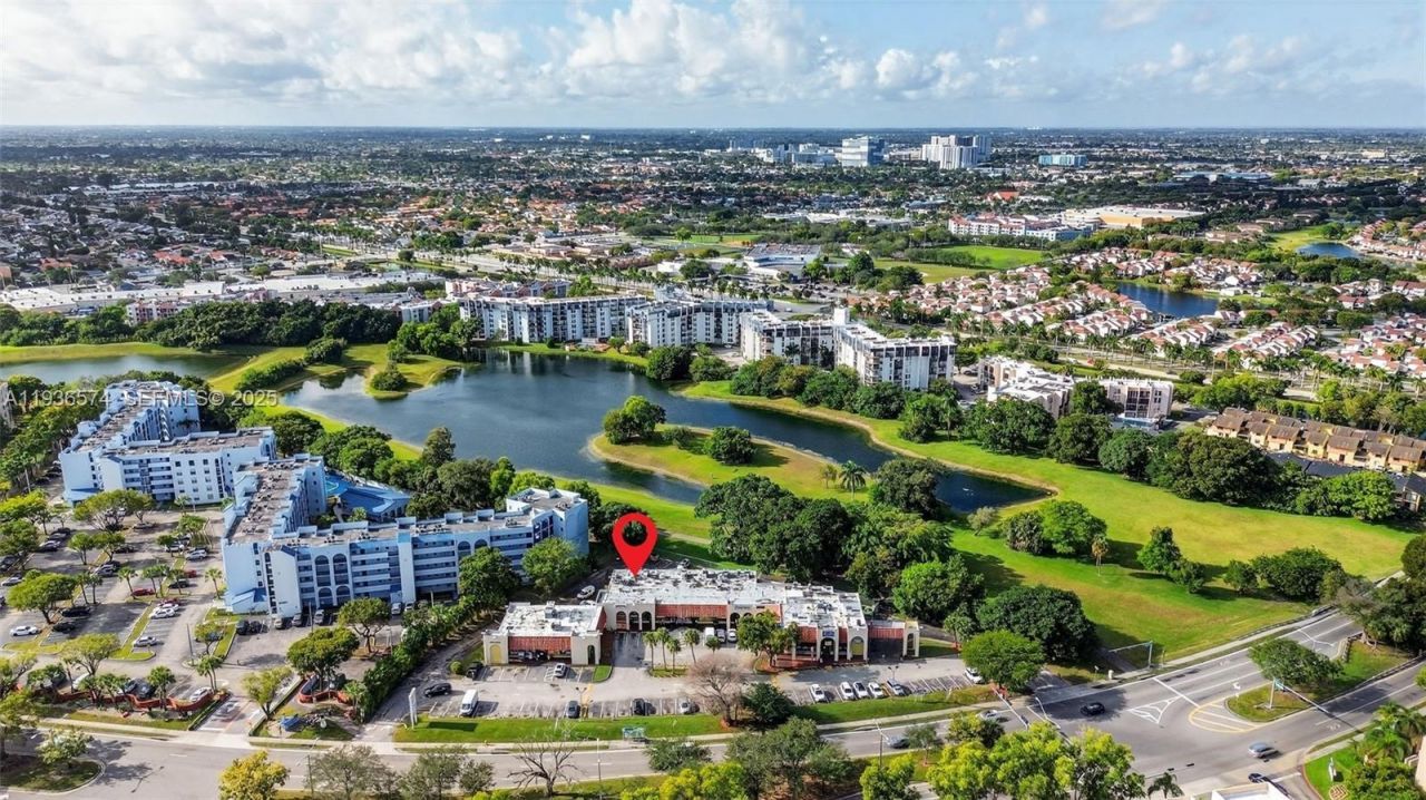 Restaurant/cafeteria For Sale In The Heart Of Font, Miami, FL 33172 Photo