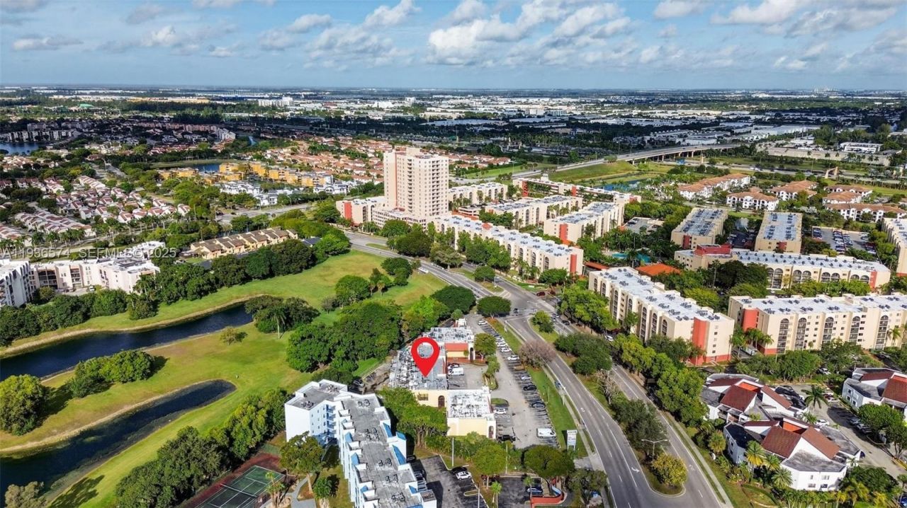 Restaurant/cafeteria For Sale In The Heart Of Font, Miami, FL 33172 Photo